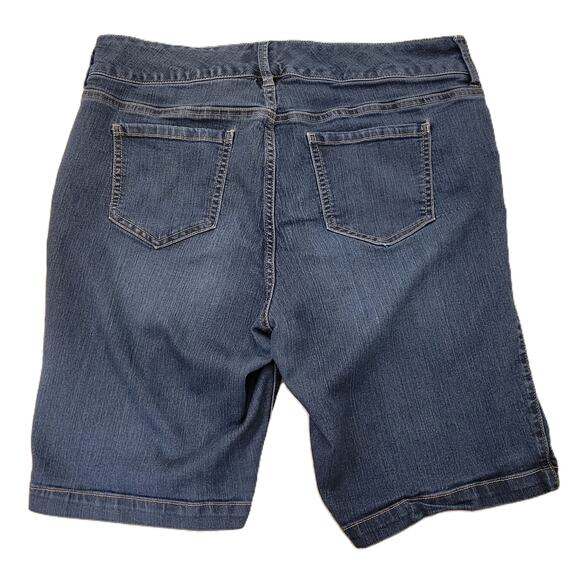 Torrid Blue Denim Shorts Women's Size 16 Button and Zip Front Pockets - Picture 2 of 10